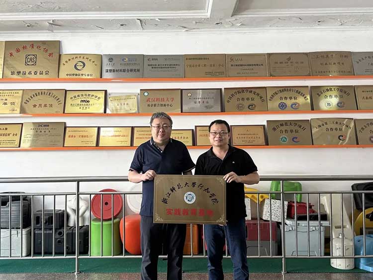 Ang Ruuliang Technology ay sumali sa mga kamay sa Zhejiang Normal University Xingzhi College upang magkasama na bumuo ng isang praktikal na base ng edukasyon, pagbubukas ng isang bagong kabanata sa pagsasama ng industriya at edukasyon